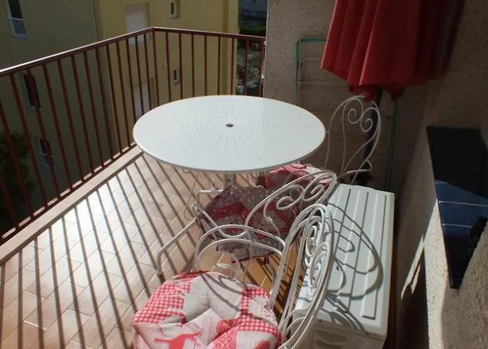 Apartamento Luminoso Con Vista Al Mar, Balcon, Aparcamiento, Aire Acondicionado Y Cocina Equipada En Roses - Es-204-10